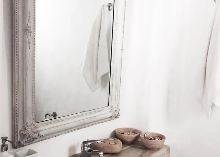 Апартаменты White Luxury With Amazing Seaview And Pool